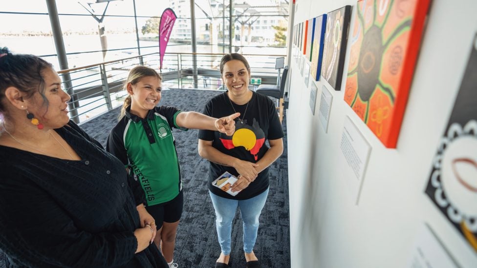 Highlight Image for Community Bank Halls Head - Bendigo Bank Mez Art Space